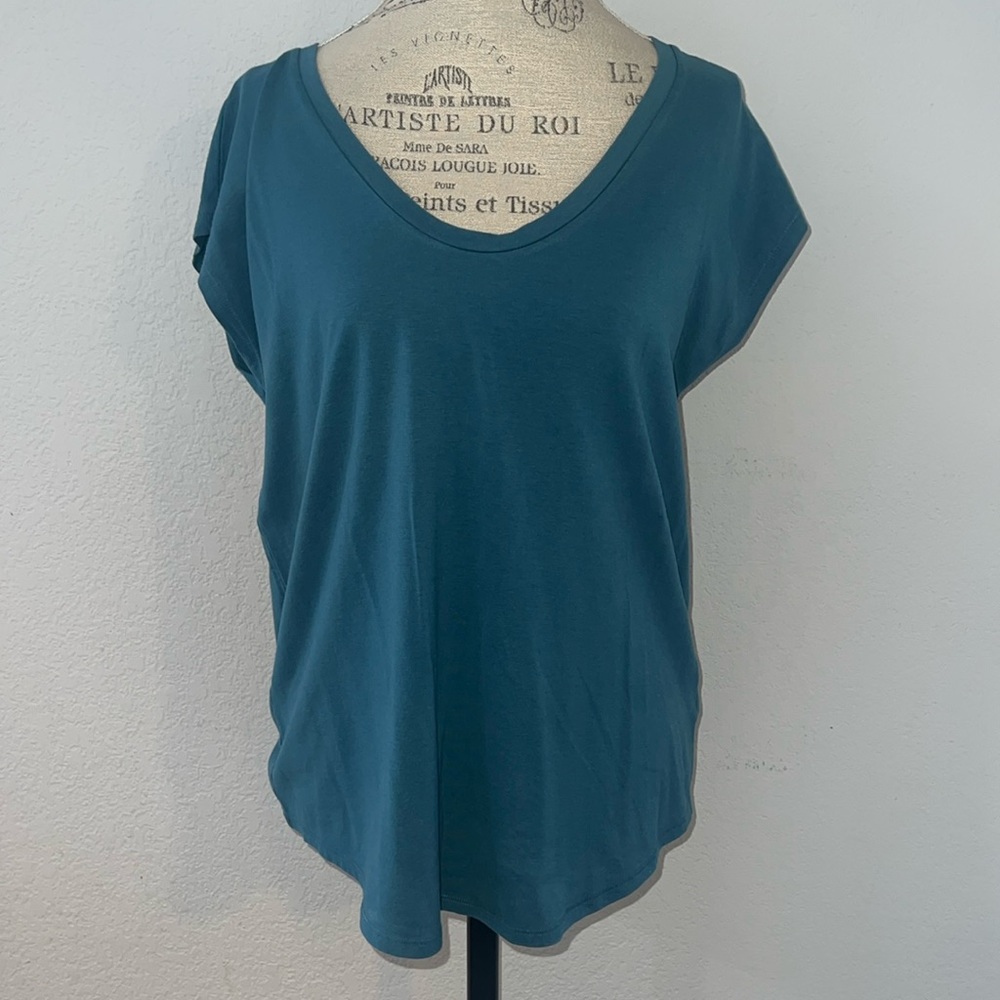 Classic V-Neck Short Sleeve Top in Teal
